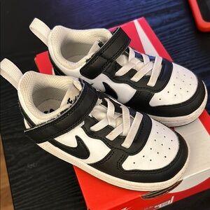 Nike Black and White Sneakers Classic Design